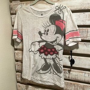 Disney Parks Minnie Mouse tee Size Medium